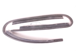 [615209] Lower windscreen seal, slotted